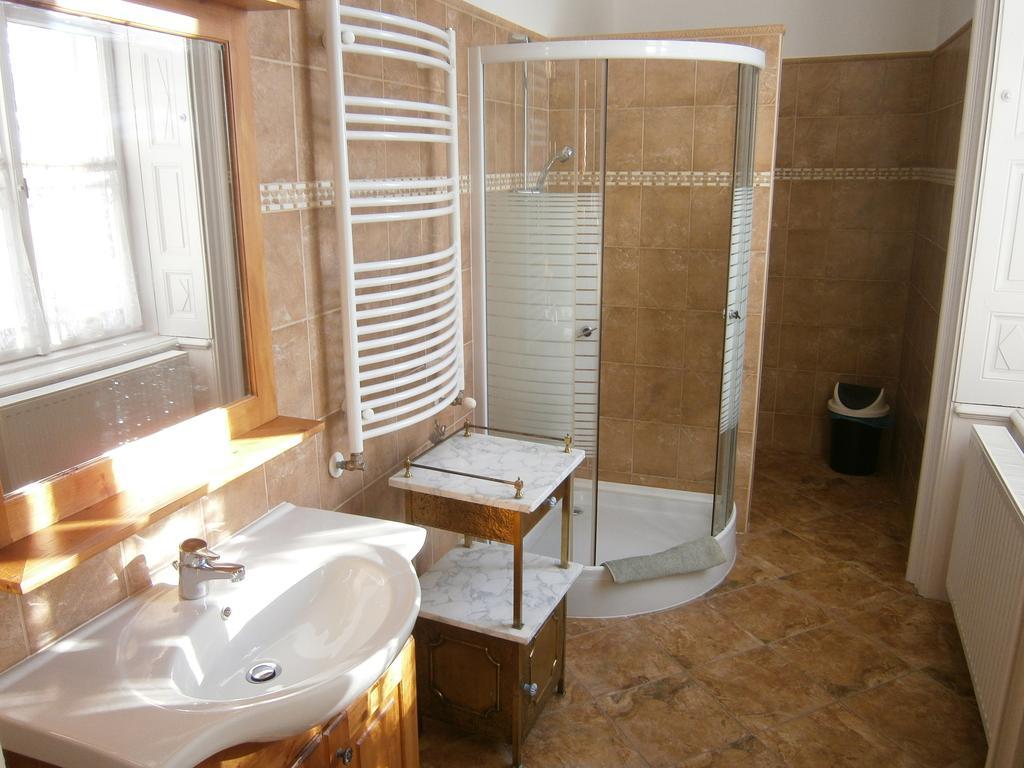 Kastelyfogado Sitke Hotel Bilik gambar