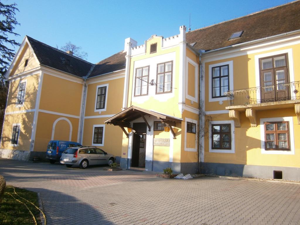 Kastelyfogado Sitke Hotel Luaran gambar